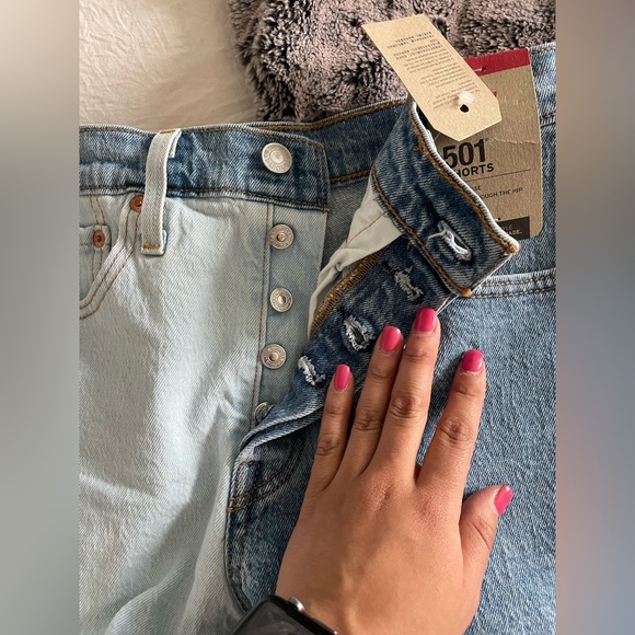 NWT LEVI 501 SHORTS - Picture 5 of 6